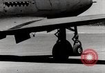 Standbild P-39 Airacobra Ausübung Flugzeuge United States USA, 1942, aus Sekunde 35 historischem Filmmaterial Videoclip 65675029757