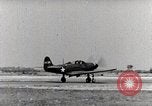 Standbild P-39 Airacobra Ausübung Flugzeuge United States USA, 1942, aus Sekunde 50 historischem Filmmaterial Videoclip 65675029757