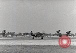 Standbild P-39 Airacobra Ausübung Flugzeuge United States USA, 1942, aus Sekunde 56 historischem Filmmaterial Videoclip 65675029757