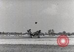Standbild P-39 Airacobra Ausübung Flugzeuge United States USA, 1942, aus Sekunde 58 historischem Filmmaterial Videoclip 65675029757