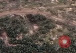 Image effacé zone forestière Bein Hoa le Vietnam du Sud, 1967, de la seconde 3 séquences d'archives historiques vidéo 65675029761