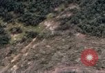 Image effacé zone forestière Bein Hoa le Vietnam du Sud, 1967, de la seconde 6 séquences d'archives historiques vidéo 65675029761