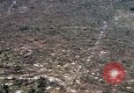 Image effacé zone forestière Bein Hoa le Vietnam du Sud, 1967, de la seconde 13 séquences d'archives historiques vidéo 65675029761