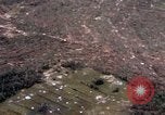 Image effacé zone forestière Bein Hoa le Vietnam du Sud, 1967, de la seconde 28 séquences d'archives historiques vidéo 65675029761