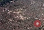Image effacé zone forestière Bein Hoa le Vietnam du Sud, 1967, de la seconde 34 séquences d'archives historiques vidéo 65675029761