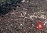 Image effacé zone forestière Bein Hoa le Vietnam du Sud, 1967, de la seconde 41 séquences d'archives historiques vidéo 65675029761
