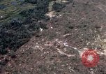 Image effacé zone forestière Bein Hoa le Vietnam du Sud, 1967, de la seconde 44 séquences d'archives historiques vidéo 65675029761