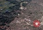 Image effacé zone forestière Bein Hoa le Vietnam du Sud, 1967, de la seconde 45 séquences d'archives historiques vidéo 65675029761