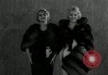 Standbild mink Pelz Farm Thiensville Wisconsin USA, 1934, aus Sekunde 34 historischem Filmmaterial Videoclip 65675029774