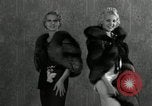 Standbild mink Pelz Farm Thiensville Wisconsin USA, 1934, aus Sekunde 35 historischem Filmmaterial Videoclip 65675029774