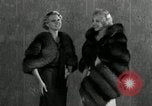 Standbild mink Pelz Farm Thiensville Wisconsin USA, 1934, aus Sekunde 41 historischem Filmmaterial Videoclip 65675029774