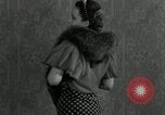 Standbild mink Pelz Farm Thiensville Wisconsin USA, 1934, aus Sekunde 49 historischem Filmmaterial Videoclip 65675029774