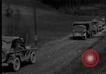 Standbild US Army 90th Infanterie Konvoi Probstzella Deutschland, 1944, aus Sekunde 34 historischem Filmmaterial Videoclip 65675029783