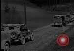 Standbild US Army 90th Infanterie Konvoi Probstzella Deutschland, 1944, aus Sekunde 36 historischem Filmmaterial Videoclip 65675029783
