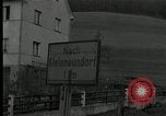 Standbild US Army 90th Infanterie Konvoi Probstzella Deutschland, 1944, aus Sekunde 56 historischem Filmmaterial Videoclip 65675029783