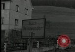 Standbild US Army 90th Infanterie Konvoi Probstzella Deutschland, 1944, aus Sekunde 57 historischem Filmmaterial Videoclip 65675029783