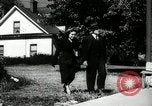 Image dimanche les journaux vendus au magasin général Southville Kentucky USA, 1950, de la seconde 9 séquences d'archives historiques vidéo 65675029786