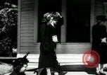Image dimanche les journaux vendus au magasin général Southville Kentucky USA, 1950, de la seconde 13 séquences d'archives historiques vidéo 65675029786