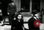 Image dimanche les journaux vendus au magasin général Southville Kentucky USA, 1950, de la seconde 19 séquences d'archives historiques vidéo 65675029786