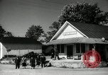 Image dimanche les journaux vendus au magasin général Southville Kentucky USA, 1950, de la seconde 20 séquences d'archives historiques vidéo 65675029786