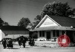Image dimanche les journaux vendus au magasin général Southville Kentucky USA, 1950, de la seconde 23 séquences d'archives historiques vidéo 65675029786