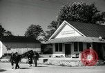 Image dimanche les journaux vendus au magasin général Southville Kentucky USA, 1950, de la seconde 26 séquences d'archives historiques vidéo 65675029786