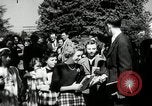 Image dimanche les journaux vendus au magasin général Southville Kentucky USA, 1950, de la seconde 43 séquences d'archives historiques vidéo 65675029786