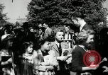 Image dimanche les journaux vendus au magasin général Southville Kentucky USA, 1950, de la seconde 44 séquences d'archives historiques vidéo 65675029786
