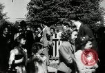 Image dimanche les journaux vendus au magasin général Southville Kentucky USA, 1950, de la seconde 45 séquences d'archives historiques vidéo 65675029786