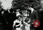 Image dimanche les journaux vendus au magasin général Southville Kentucky USA, 1950, de la seconde 46 séquences d'archives historiques vidéo 65675029786