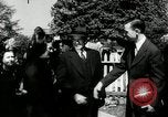 Image dimanche les journaux vendus au magasin général Southville Kentucky USA, 1950, de la seconde 49 séquences d'archives historiques vidéo 65675029786