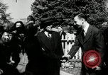 Image dimanche les journaux vendus au magasin général Southville Kentucky USA, 1950, de la seconde 50 séquences d'archives historiques vidéo 65675029786