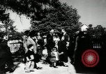 Image dimanche les journaux vendus au magasin général Southville Kentucky USA, 1950, de la seconde 58 séquences d'archives historiques vidéo 65675029786