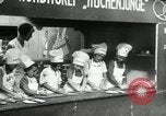 Standbild Children's Centre Dresden Deutschland, 1932, aus Sekunde 28 historischem Filmmaterial Videoclip 65675029790