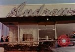 Image Traverser le centre commercial de comté dans les années 1950 Yonkers New York USA, 1958, de la seconde 6 séquences d'archives historiques vidéo 65675029792