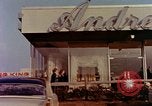 Image Traverser le centre commercial de comté dans les années 1950 Yonkers New York USA, 1958, de la seconde 7 séquences d'archives historiques vidéo 65675029792