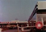 Image Traverser le centre commercial de comté dans les années 1950 Yonkers New York USA, 1958, de la seconde 10 séquences d'archives historiques vidéo 65675029792