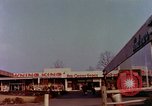 Image Traverser le centre commercial de comté dans les années 1950 Yonkers New York USA, 1958, de la seconde 11 séquences d'archives historiques vidéo 65675029792
