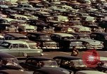 Image Traverser le centre commercial de comté dans les années 1950 Yonkers New York USA, 1958, de la seconde 26 séquences d'archives historiques vidéo 65675029792