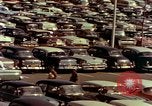 Image Traverser le centre commercial de comté dans les années 1950 Yonkers New York USA, 1958, de la seconde 27 séquences d'archives historiques vidéo 65675029792
