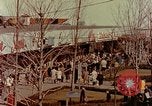 Image Traverser le centre commercial de comté dans les années 1950 Yonkers New York USA, 1958, de la seconde 39 séquences d'archives historiques vidéo 65675029792