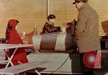 Image Traverser le centre commercial de comté dans les années 1950 Yonkers New York USA, 1958, de la seconde 55 séquences d'archives historiques vidéo 65675029792
