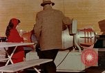 Image Traverser le centre commercial de comté dans les années 1950 Yonkers New York USA, 1958, de la seconde 56 séquences d'archives historiques vidéo 65675029792