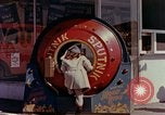 Image Traverser le centre commercial de comté dans les années 1950 Yonkers New York USA, 1958, de la seconde 59 séquences d'archives historiques vidéo 65675029792