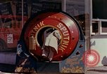 Image Traverser le centre commercial de comté dans les années 1950 Yonkers New York USA, 1958, de la seconde 60 séquences d'archives historiques vidéo 65675029792