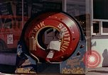 Image Traverser le centre commercial de comté dans les années 1950 Yonkers New York USA, 1958, de la seconde 62 séquences d'archives historiques vidéo 65675029792