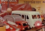 Standbild suburbanen Shopping Center Yonkers New York USA, 1958, aus Sekunde 47 historischem Filmmaterial Videoclip 65675029793