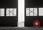 Image undock dirigeable United States USA, 1957, de la seconde 61 séquences d'archives historiques vidéo 65675029797