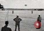 Standbild Landung und masting Luftschiff United States USA, 1957, aus Sekunde 10 historischem Filmmaterial Videoclip 65675029799