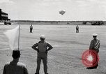 Standbild Landung und masting Luftschiff United States USA, 1957, aus Sekunde 11 historischem Filmmaterial Videoclip 65675029799